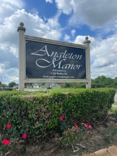 Angleton Manor in Angleton, TX - Foto de edificio - Building Photo