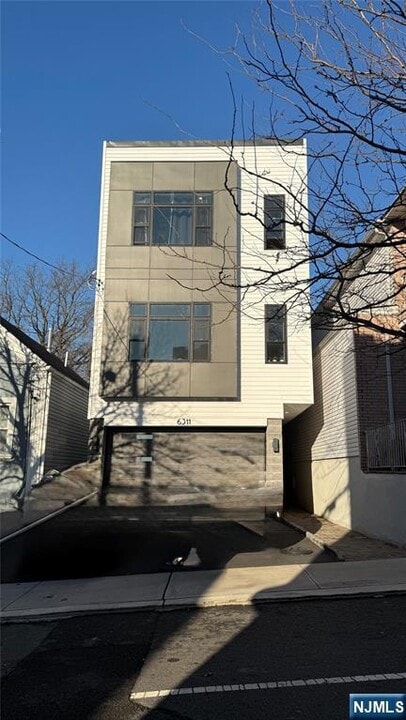 6311 Polk St in West New York, NJ - Building Photo