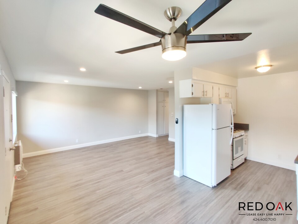 5121 Klump Ave-Unit -311 in Los Angeles, CA - Building Photo