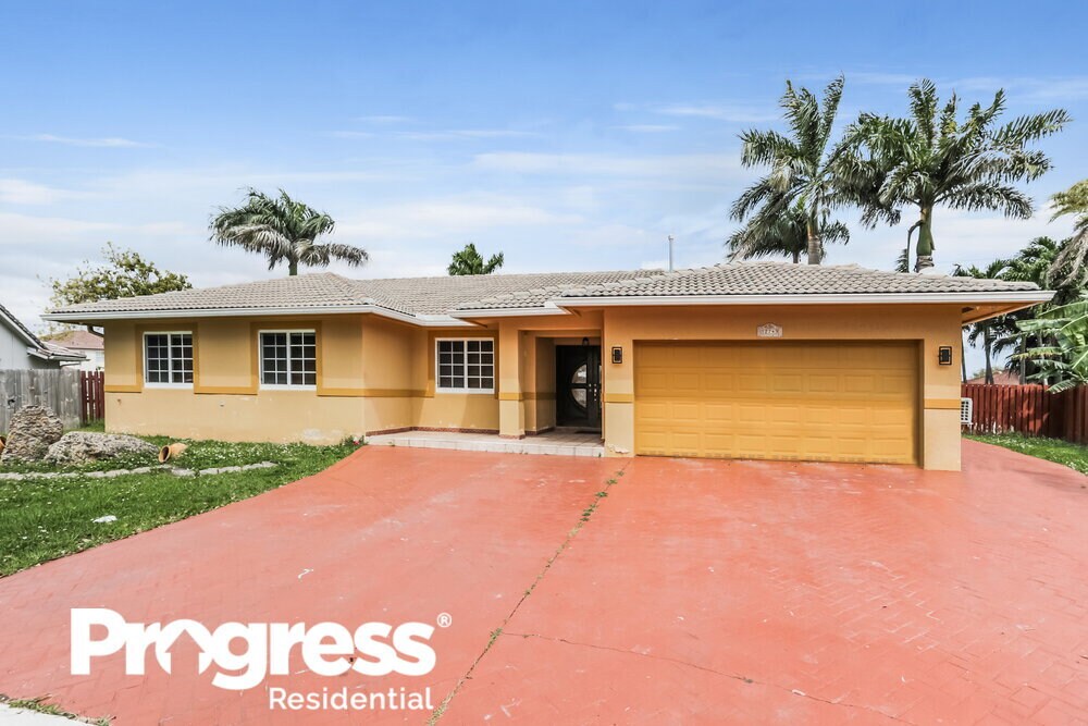 12743 SW 207th Terrace in Miami, FL - Building Photo