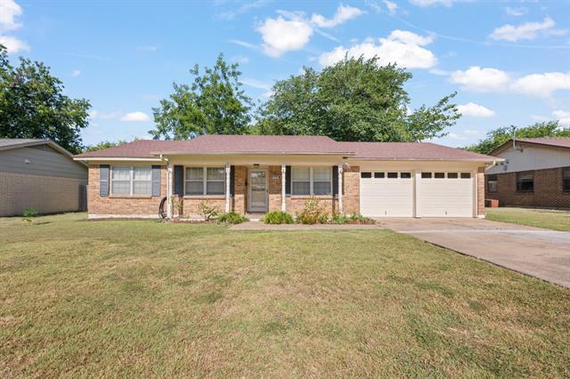 808 Thompson Dr in Saginaw, TX - Building Photo
