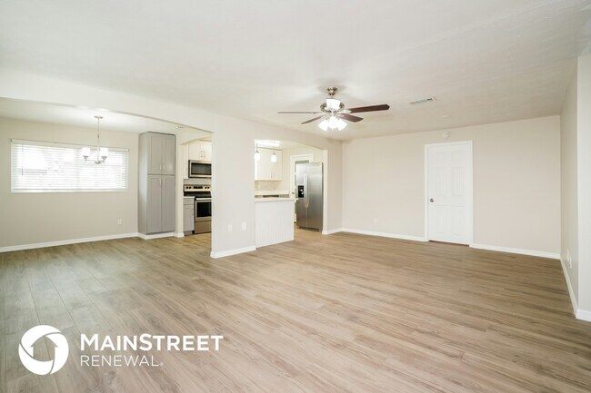 329 Gano Ave in Orange Park, FL - Foto de edificio - Building Photo