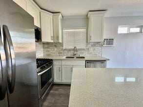 4315 Kenwood Ave in Los Angeles, CA - Foto de edificio - Building Photo