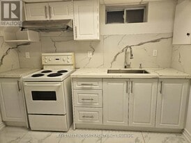 65 Walter Ave in Newmarket, ON - Building Photo