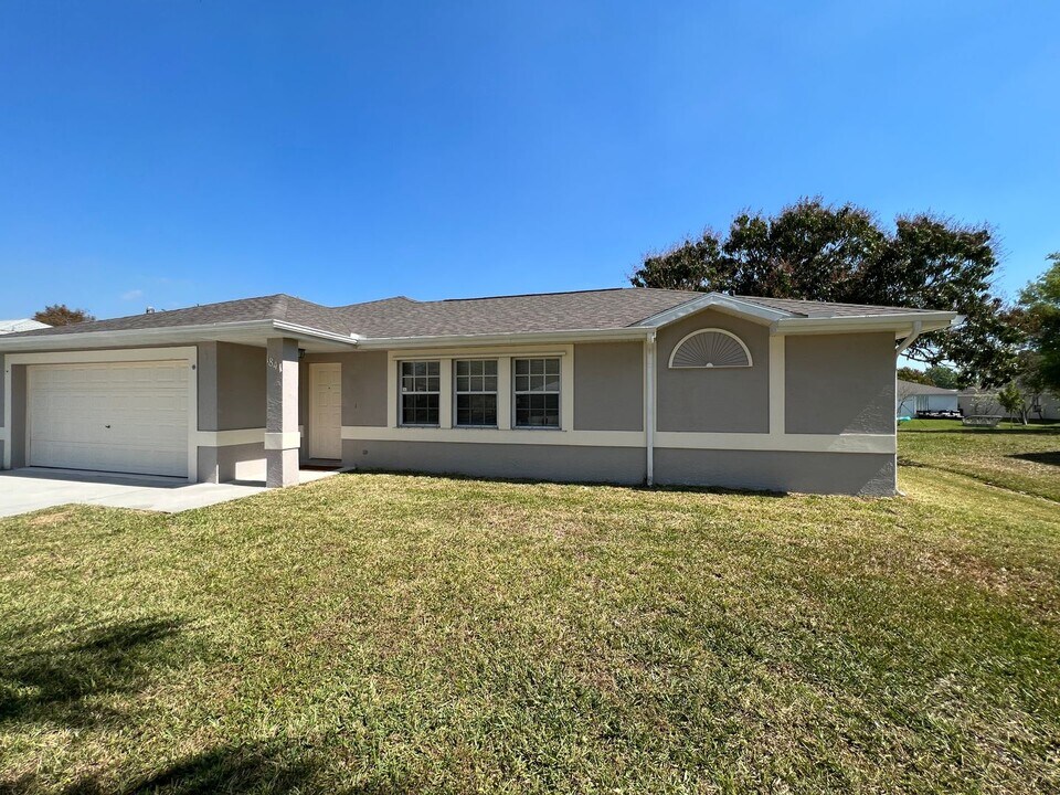 1841 SW Angelico Ln in Port St. Lucie, FL - Building Photo