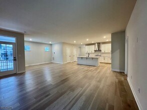 61 Willow Ln in Parsippany Troy Hills, NJ - Building Photo - Building Photo