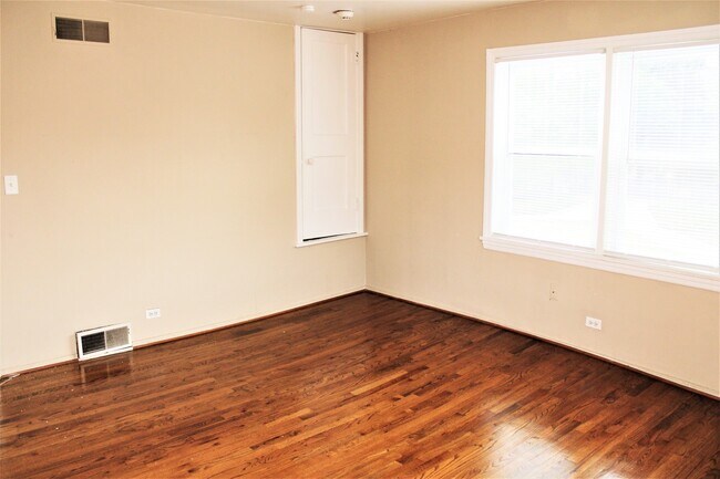 10 E Jefferson Ave-Unit -4 in Naperville, IL - Building Photo - Building Photo