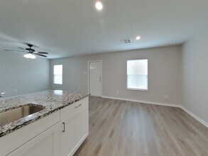 10122 Cerritos dr in Cut And Shoot, TX - Building Photo - Building Photo