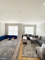 43632 Obrien Square in Chantilly, VA - Building Photo