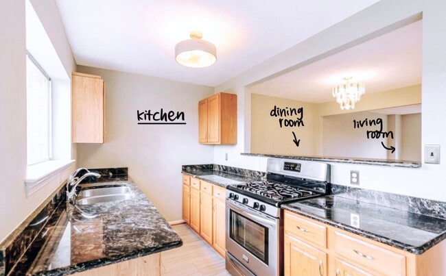 4767 Kandel Ct, Unit Upstairs Medium Bedroom in Annandale, VA - Building Photo - Building Photo