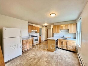 16 Bates St in Northampton, MA - Building Photo - Building Photo