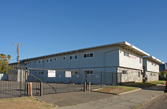 Palm Lakes Apartments in Sacramento, CA - Building Photo - Building Photo