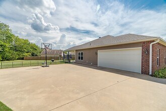 1228 S Gentle Valley Dr in Fayetteville, AR - Building Photo - Building Photo
