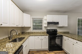 2644 Butner Rd in Atlanta, GA - Building Photo - Building Photo