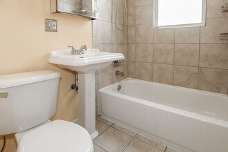 628 W Roscoe St, Unit 1N in Chicago, IL - Building Photo - Building Photo