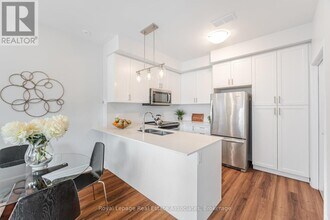 665 Cricklewood Dr. in Mississauga, ON - Building Photo - Building Photo