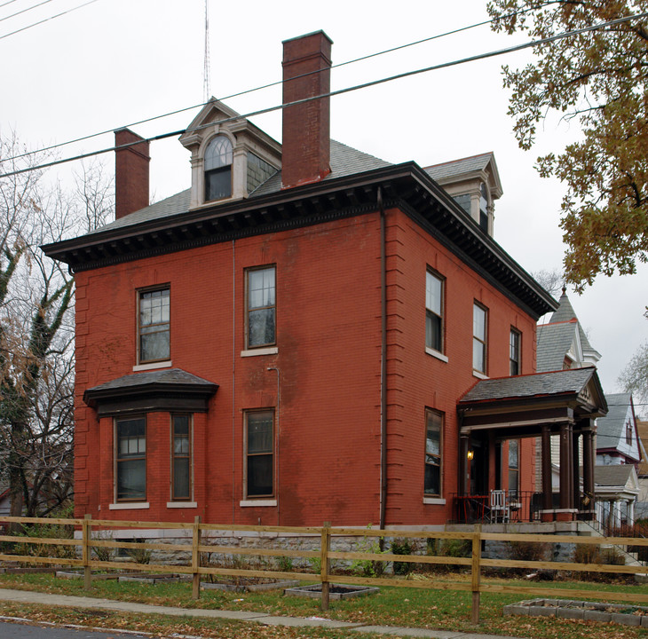 308 McGregor Ave in Cincinnati, OH - Building Photo