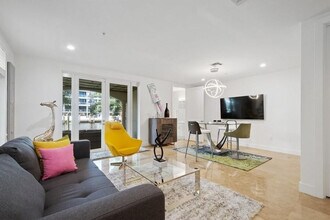 63 Isle of Venice Dr in Fort Lauderdale, FL - Building Photo - Building Photo