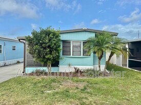 1475 Flamingo Dr in Englewood, FL - Building Photo