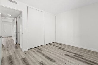 The Stratton Apartment Homes in San Diego, CA - Building Photo - Building Photo