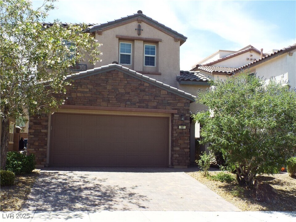 387 Ambitious St in Henderson, NV - Building Photo