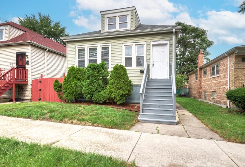 9319 S Clyde Ave in Chicago, IL - Building Photo