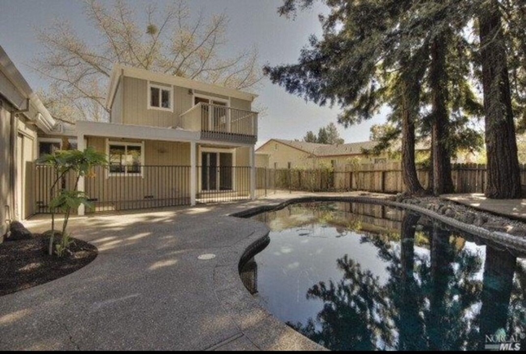 4016 Shadowhill Dr in Santa Rosa, CA - Building Photo