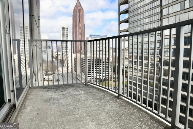 400 W Peachtree St NW in Atlanta, GA - Building Photo - Building Photo