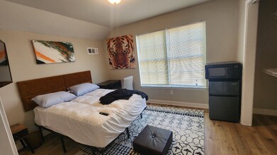 1 Delmar Ln NW in Atlanta, GA - Foto de edificio - Building Photo