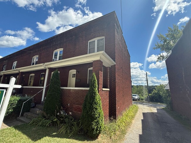 property at 2212 Freeport Rd