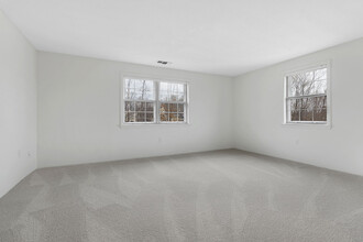 10 Marlboro Rd, Unit 1Br in Woburn, MA - Foto de edificio - Building Photo