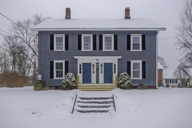 54 Canal St in South Hadley, MA - Foto de edificio - Building Photo