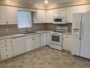 3902 Hunt Chase Ct in Greensboro, NC - Foto de edificio - Building Photo