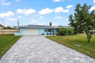 316 S Dorset Dr in Cocoa Beach, FL - Building Photo