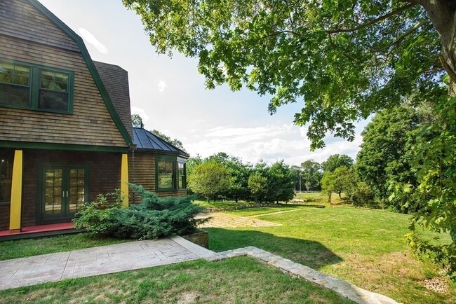 11 Green St in Milton, MA - Building Photo - Building Photo