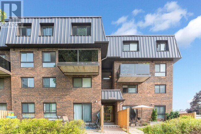 53 Taunton Rd E in Oshawa, ON - Building Photo - Building Photo