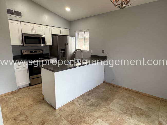 117 W Concorda Dr in Tempe, AZ - Foto de edificio - Building Photo