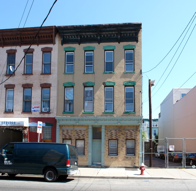 398 Palisade Ave in Jersey City, NJ - Foto de edificio - Building Photo