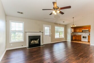 4809 Camelot Dr in Douglasville, GA - Foto de edificio - Building Photo