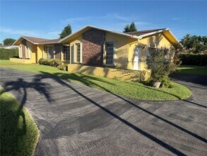 9824 SW 123rd Terrace in Miami, FL - Building Photo - Building Photo