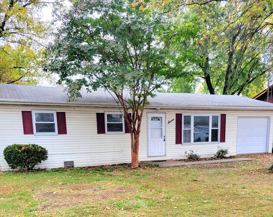 7 Bradley St in Granite City, IL - Building Photo