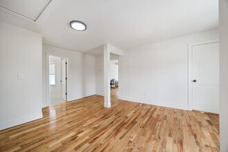 1000 Foster St in Evanston, IL - Foto de edificio - Building Photo