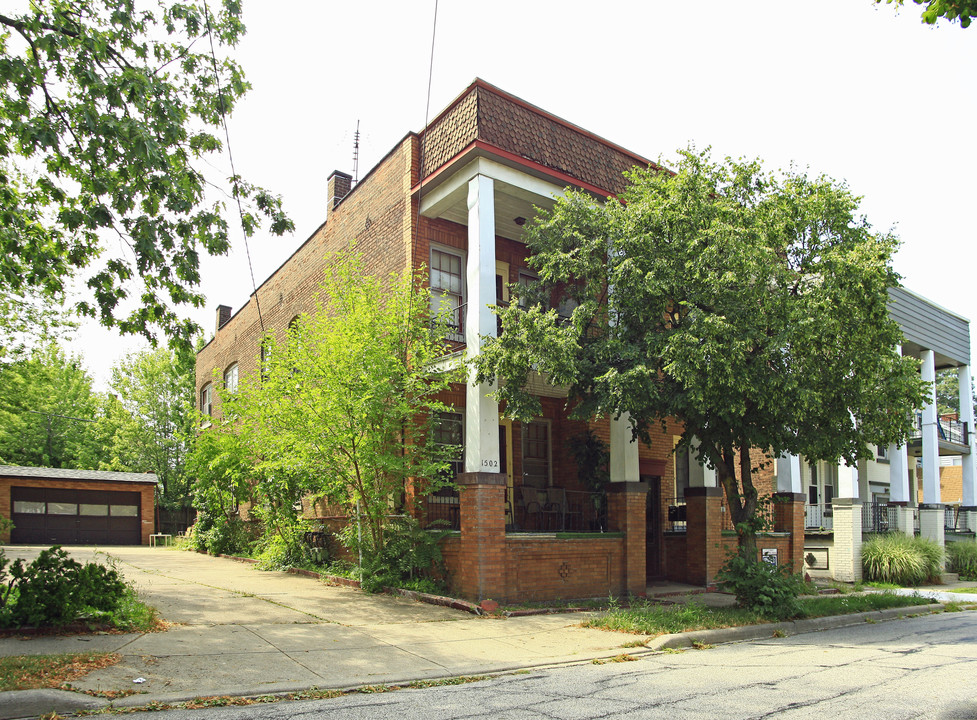 1502 Winchester Ave in Lakewood, OH - Building Photo