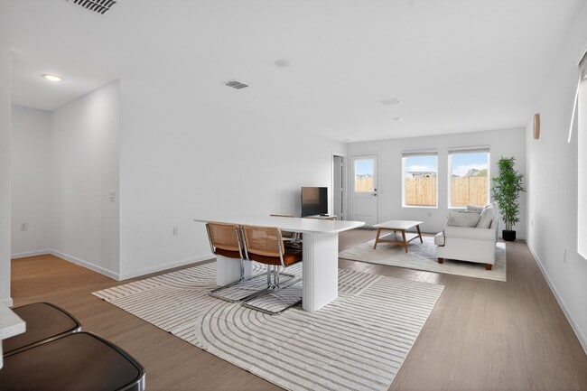 1451 Neria Loop in San Antonio, TX - Building Photo - Building Photo