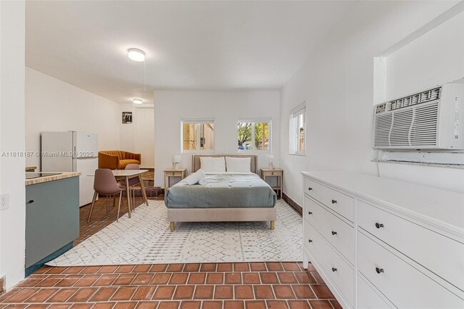 571 NE 64th St in Miami, FL - Building Photo - Building Photo