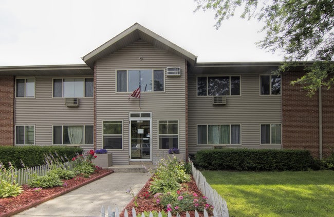 Parkside Drive Apartments in Dekalb, IL - Foto de edificio - Building Photo