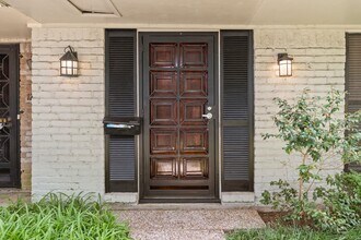 12907 Trail Hollow Dr in Houston, TX - Building Photo - Building Photo