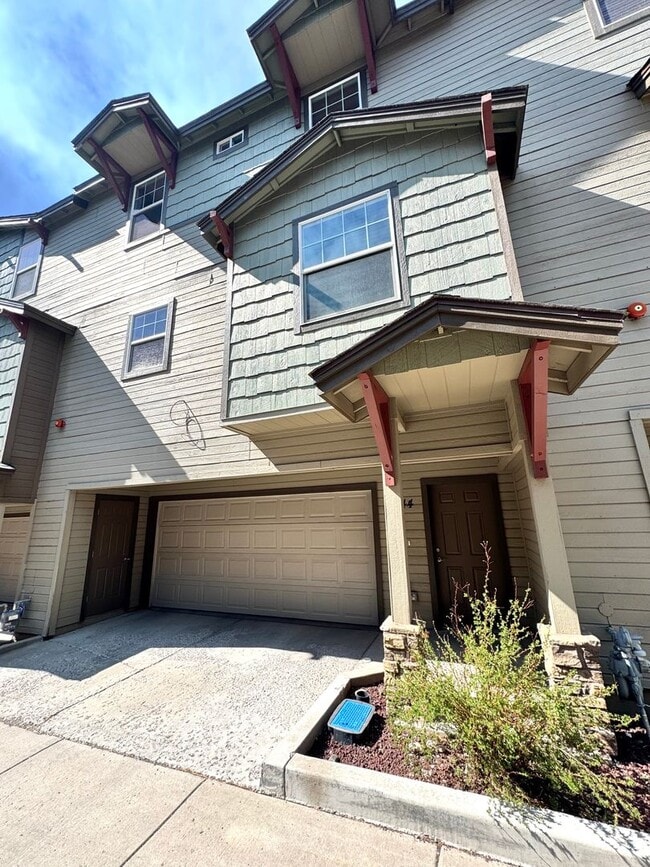 property at 2544 W Pikes Peak Dr