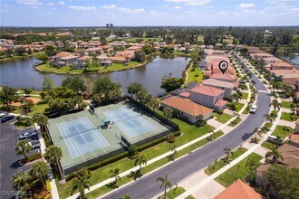 9130 Spring Mountain Way in Ft. Myers, FL - Foto de edificio - Building Photo