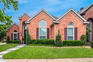 18503 Kelly Cave Trail in Dallas, TX - Building Photo